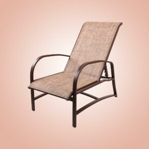 Poltrona Chaise Cannes com braços e acabamento em Tela Sling.